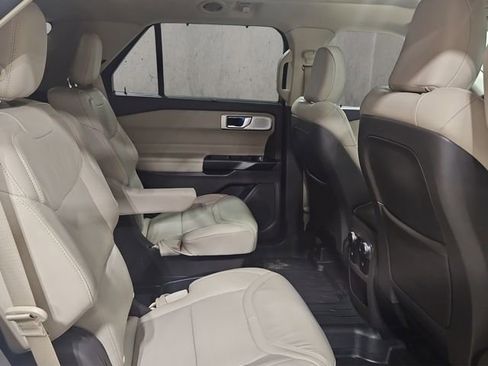 Used 2020 Ford Explorer Platinum w/ Premium Technology Package image 21