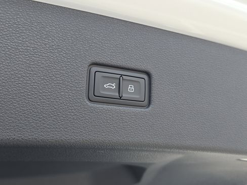 New 2025 Audi Q8 Premium Plus image 9