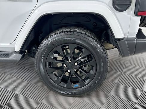 Used 2023 Jeep Wrangler Unlimited Sahara w/ Cold Weather Group AWD/4WD image 10