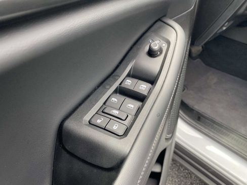 Used 2025 Jeep Grand Cherokee Altitude RWD image 19