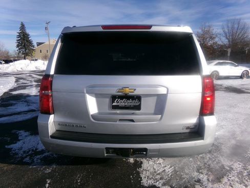 Used 2019 Chevrolet Suburban LT image 4