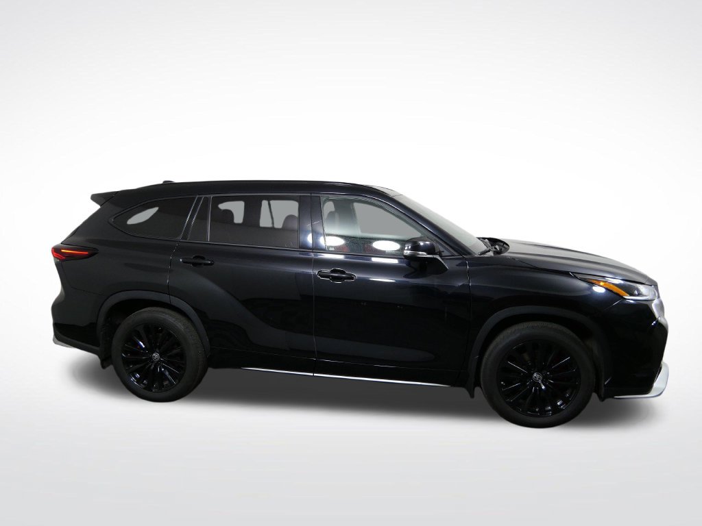 Used 2024 Toyota Highlander Limited AWD/4WD image 2
