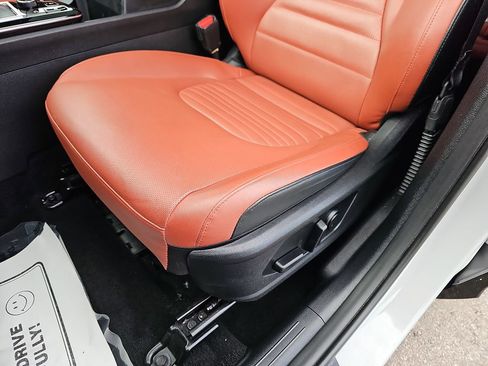 Used 2023 Kia Sportage SX image 33