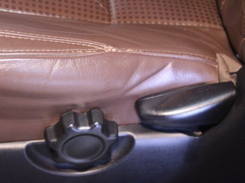 Used 2016 Toyota Tacoma Limited image 17