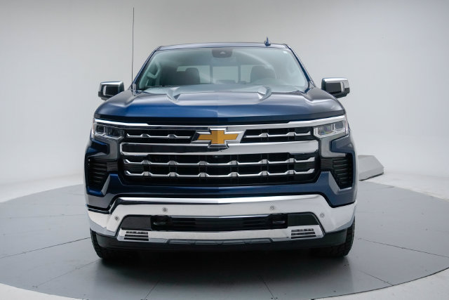 Used 2023 Chevrolet Silverado 1500 LTZ w/ LTZ Convenience Package II AWD/4WD image 11