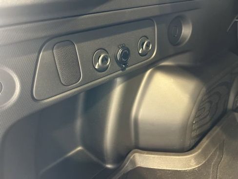 Used 2025 Subaru Forester Base image 29