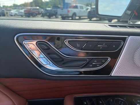 Used 2021 Lincoln Navigator Reserve w/ Luxury Package AWD/4WD image 14