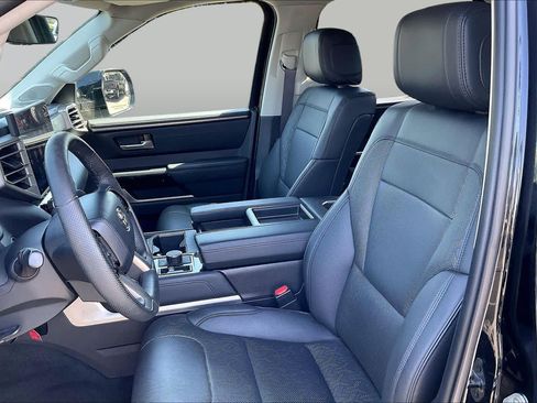 Used 2024 Toyota Tundra Limited AWD/4WD image 7
