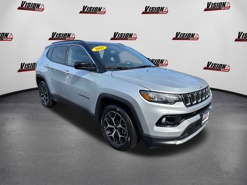 Used 2025 Jeep Compass Limited image 3