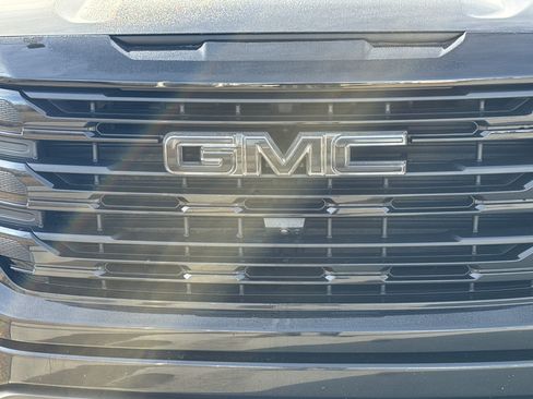 Used 2022 GMC Sierra 1500 Elevation w/ Elevation Premium Package image 9