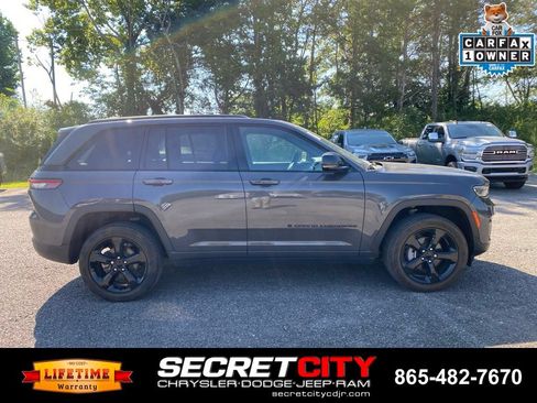 Used 2023 Jeep Grand Cherokee Altitude AWD/4WD image 4