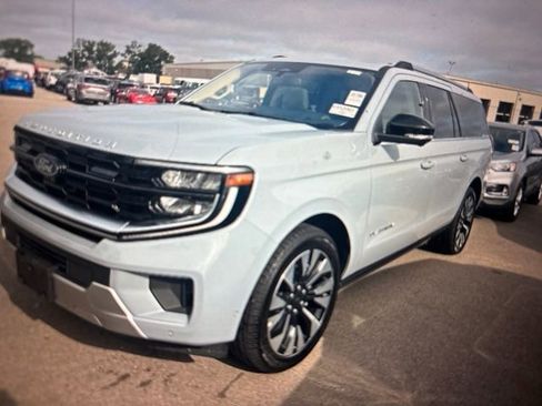 Used 2025 Ford Expedition Max Platinum w/ Driver's Package AWD/4WD image 17