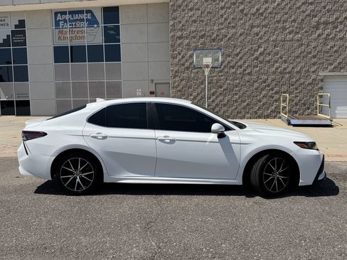 Used 2023 Toyota Camry SE FWD image 3