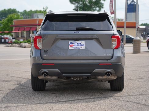 Used 2023 Ford Explorer XLT w/ Equipment Group 202A AWD/4WD image 4
