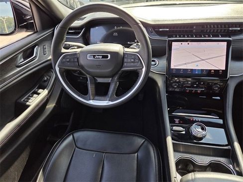 Used 2024 Jeep Grand Cherokee L Limited w/ Luxury Tech Group II image 16