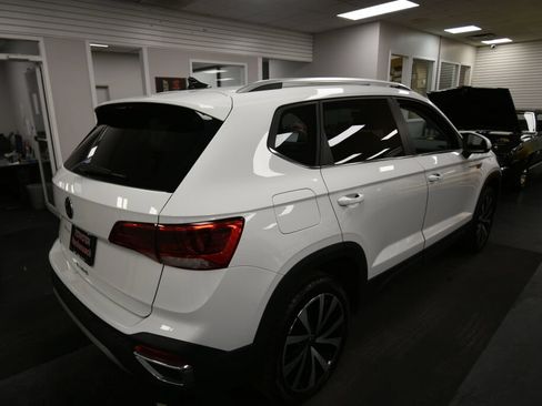Used 2024 Volkswagen Taos SE FWD image 7
