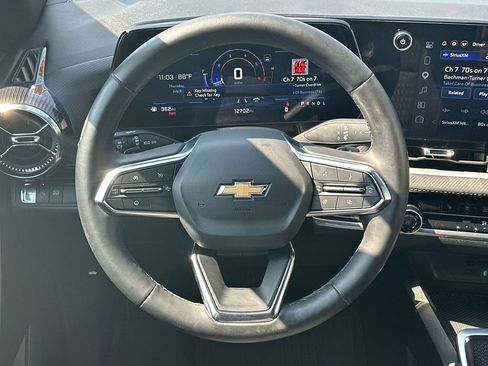 Used 2026 Chevrolet Equinox LT FWD image 24