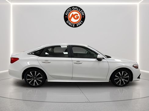 Used 2022 Honda Civic EX image 2