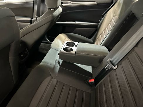 Used 2020 Ford Fusion SE FWD image 5