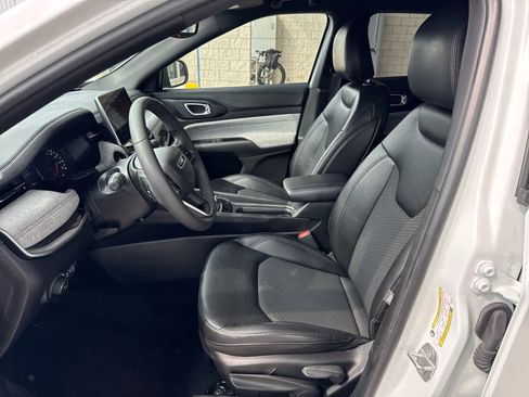 Used 2024 Jeep Compass Latitude image 21