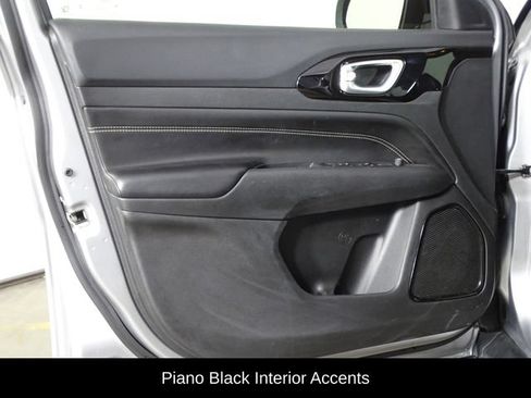 Used 2023 Jeep Compass Latitude AWD/4WD image 13