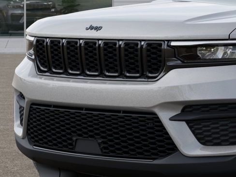 New 2025 Jeep Grand Cherokee Altitude RWD image 11