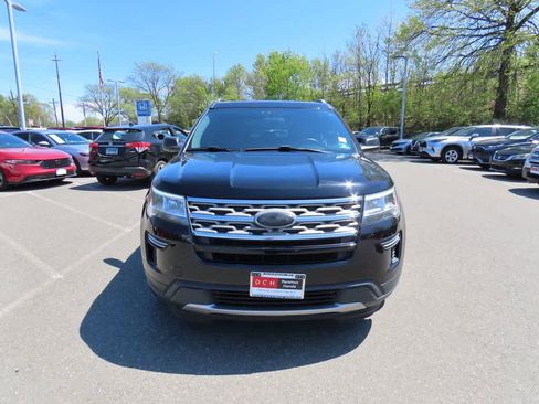Used 2018 Ford Explorer XLT AWD/4WD image 6