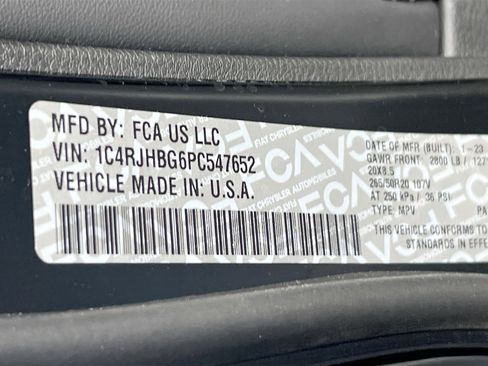 Used 2023 Jeep Grand Cherokee Limited w/ Black Appearance Package image 32