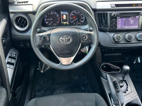Used 2018 Toyota RAV4 LE image 14