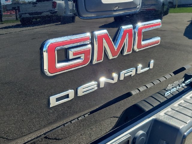 Used 2022 GMC Canyon Denali w/ Denali Black Edition Package AWD/4WD image 8