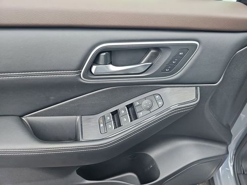 Used 2023 Nissan Rogue Platinum w/ Platinum Premium Package image 33