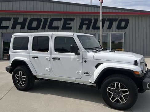 Used 2025 Jeep Wrangler Unlimited Sahara AWD/4WD image 1