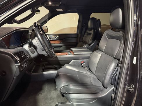 Used 2023 Lincoln Navigator L Reserve AWD/4WD image 9