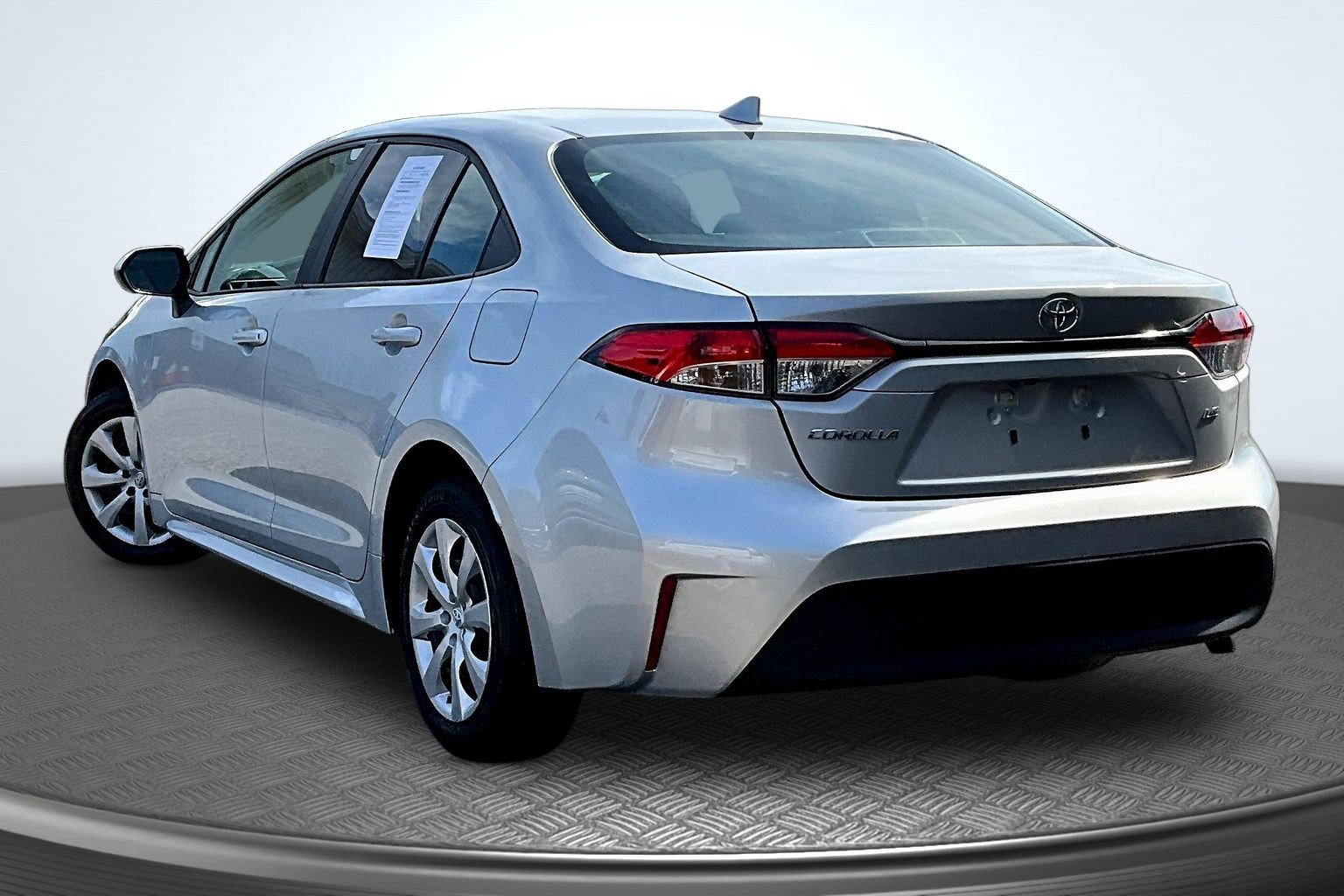 Used 2025 Toyota Corolla LE w/ Convenience Package FWD image 3