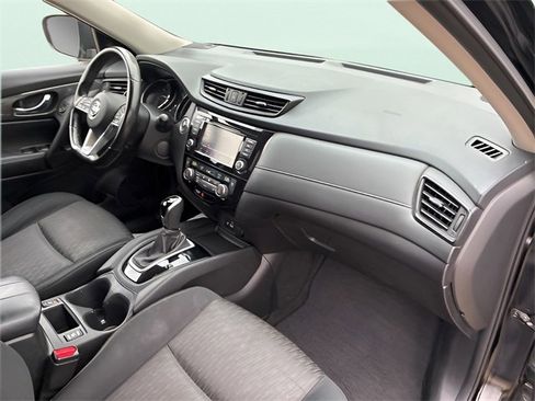 Used 2018 Nissan Rogue SV image 13