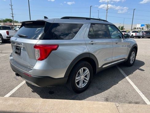 Used 2024 Ford Explorer XLT w/ Equipment Group 202A image 5
