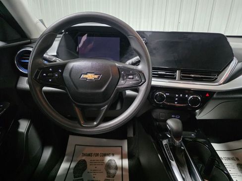 Used 2024 Chevrolet Trax LT FWD image 8