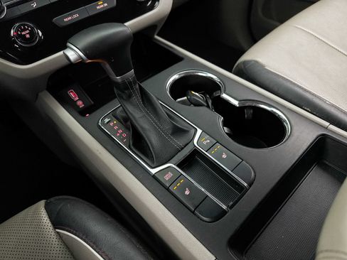 Used 2020 Kia Sedona EX FWD image 27