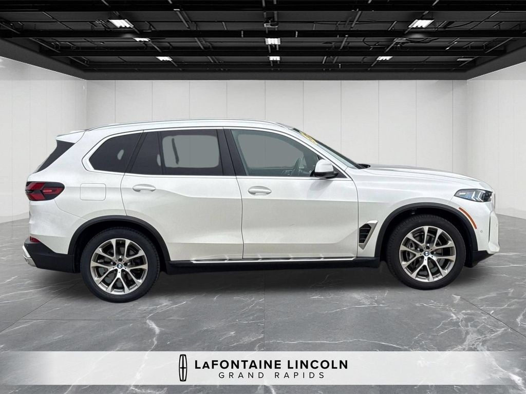 Used 2024 BMW X5 xDrive40i AWD/4WD image 6
