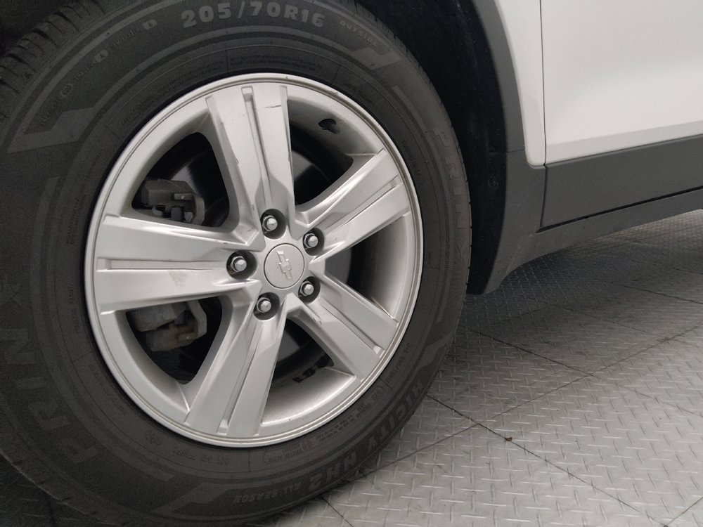 Used 2020 Chevrolet Trax LS FWD image 31