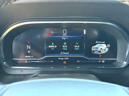 Used 2024 Chevrolet Suburban Z71 w/ Z71 Off-Road Package AWD/4WD image 15