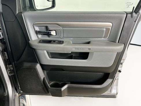 Used 2020 RAM 1500 Classic SLT w/ Luxury Group RWD image 32