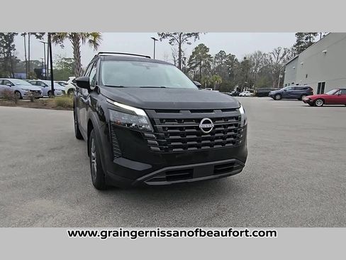 New 2026 Nissan Pathfinder SV image 18