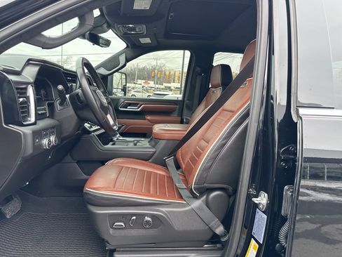 Used 2025 GMC Sierra 2500 Denali Ultimate image 16