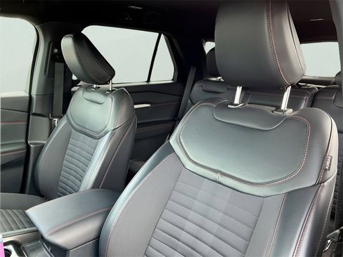 Certified 2025 Ford Explorer ST-Line w/ ST-Line Street Pack image 32