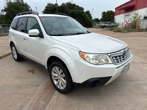 Used 2012 Subaru Forester 2.5X Premium AWD/4WD image 3