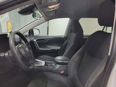 Used 2021 Toyota RAV4 LE AWD/4WD image 12