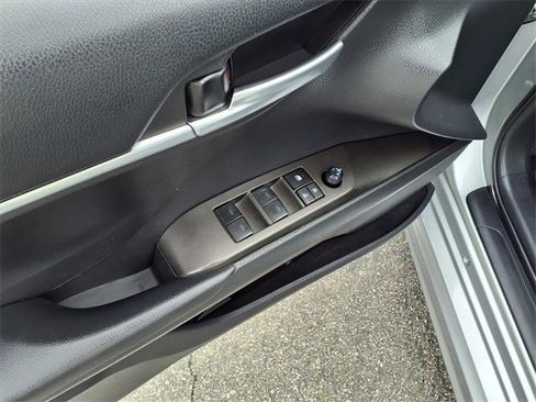 Used 2023 Toyota Camry SE image 12