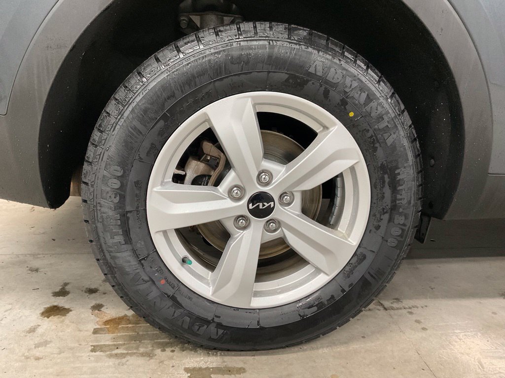 Used 2023 Kia Sorento LX AWD/4WD image 18