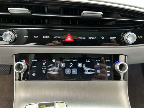 Used 2026 Genesis GV70 2.5T Advanced image 19